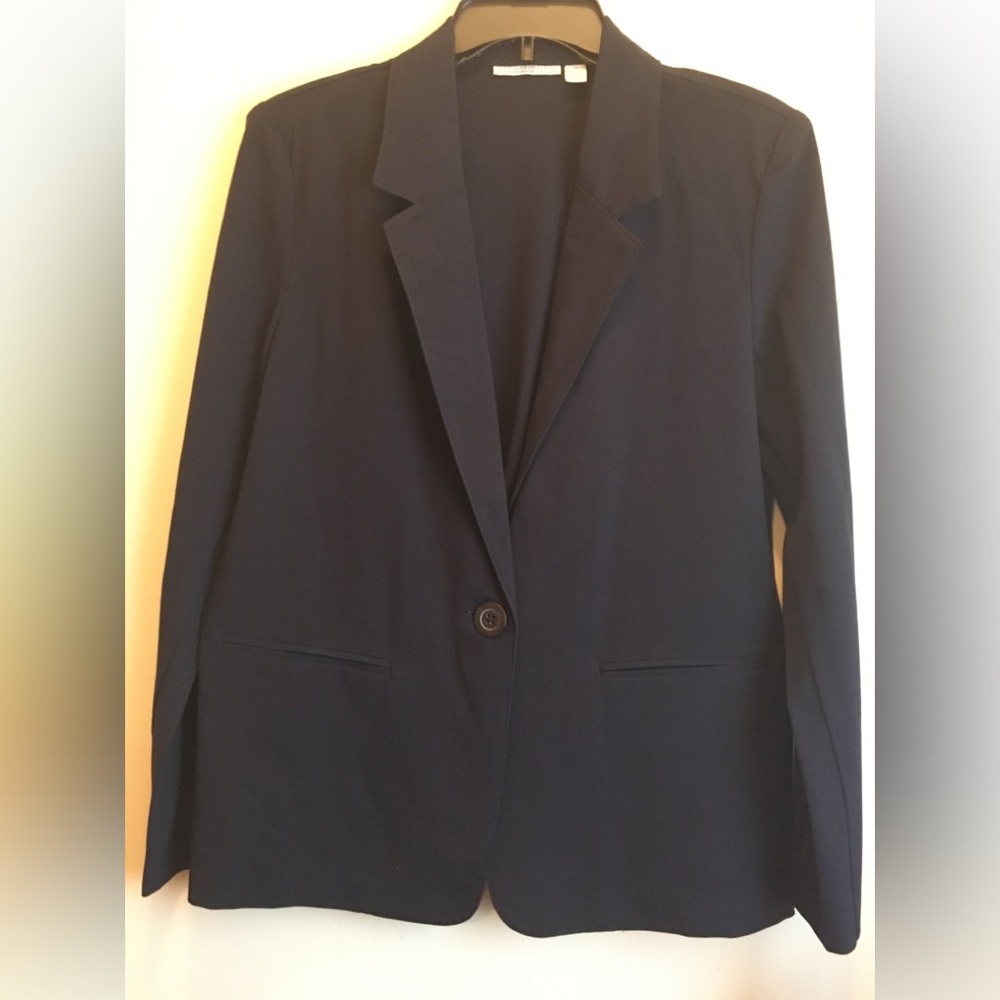 Elegant Dark Blue Blazer